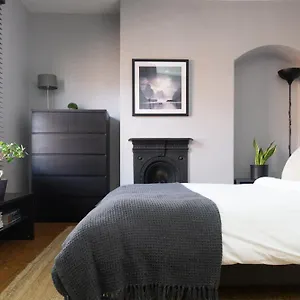 townhouse-in-trendy-suburb-of-hoole.hotelsin-chester.com/