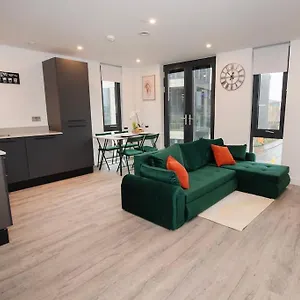  Apartment Deluxe 2 Bed Flat With Gym Sleeps 6