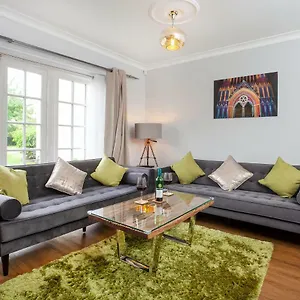  Holiday home Thomas, Off Leeman Road, Sleeps 9